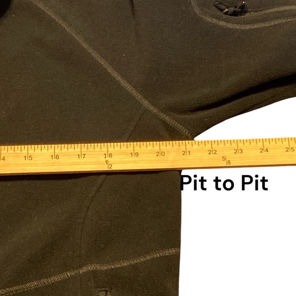 Columbia fleece zip up jacket black size Extra Large
BIN #4 - Picture 4 of 7